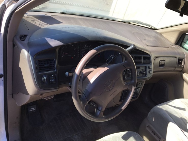 2000-toyota-sienna-le-image-7