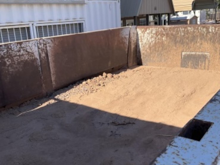 2005-freightliner-m2-dump-truck-image-17