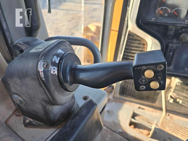 2007-caterpillar-d6r-image-16