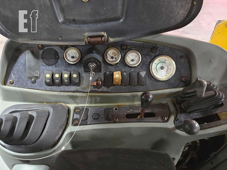 2001-caterpillar-420d-image-17