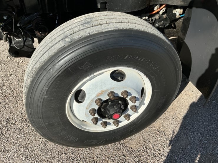 2011-international-7600-image-18