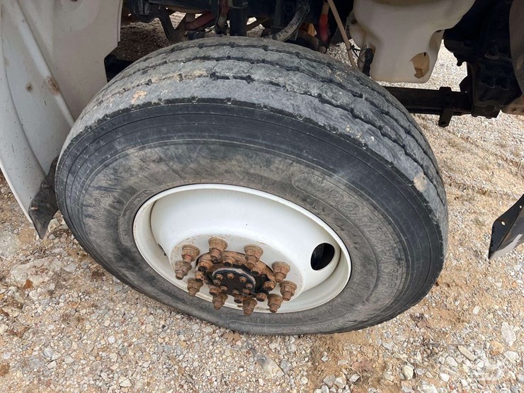 2020-freightliner-m2-106-image-28