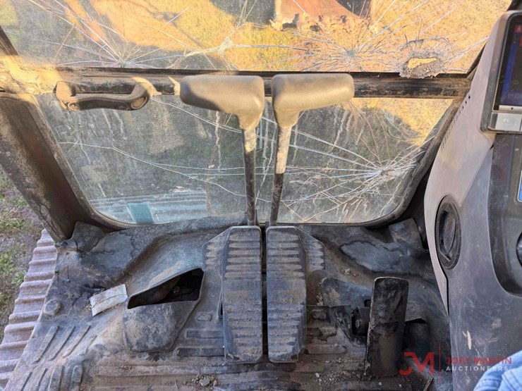 komatsu-pc240-lc-11-image-24