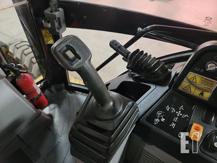 2015-caterpillar-420f-it-image-19