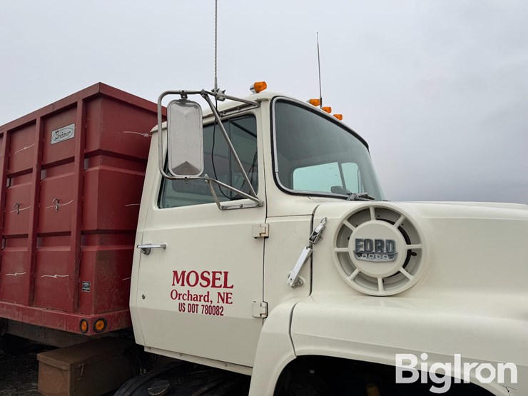 1979-ford-8000-image-10