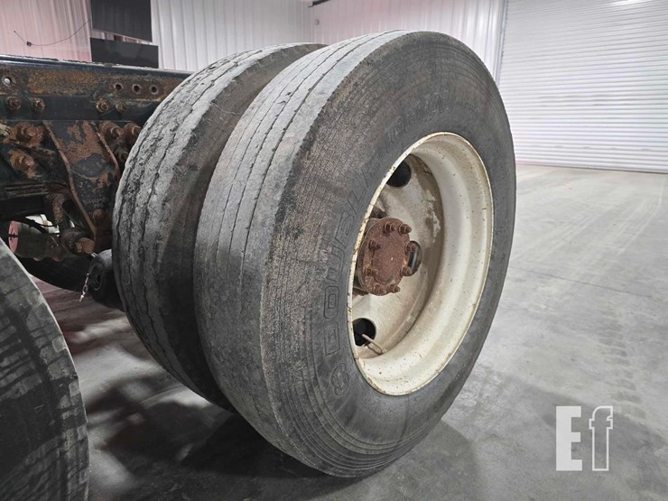 2012-mack-granite-gu713-image-23