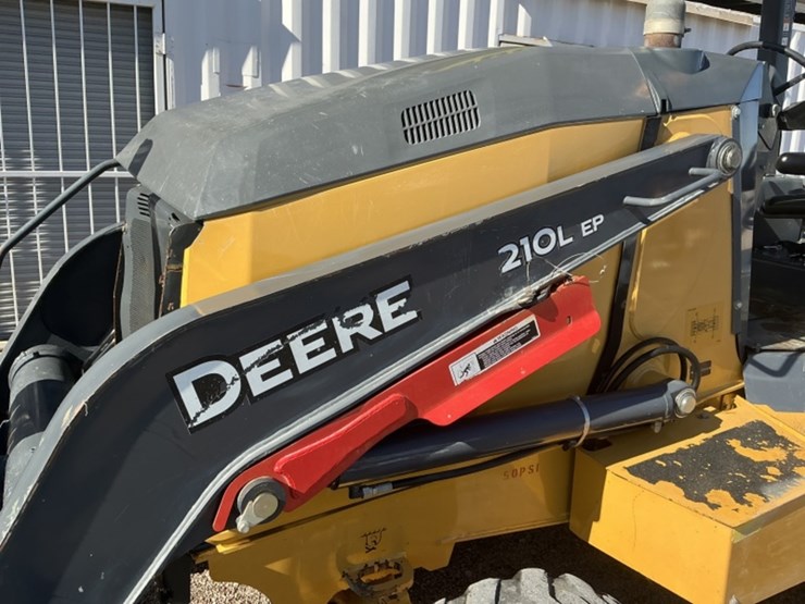 2015-deere-210l-image-23
