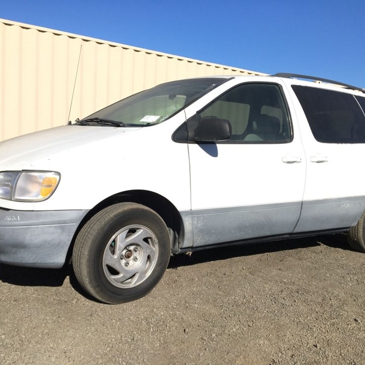 2000 TOYOTA SIENNA LE