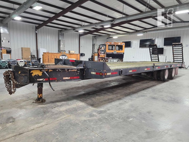 28-foot-tandem-dual-flatbed-trailer-image-1