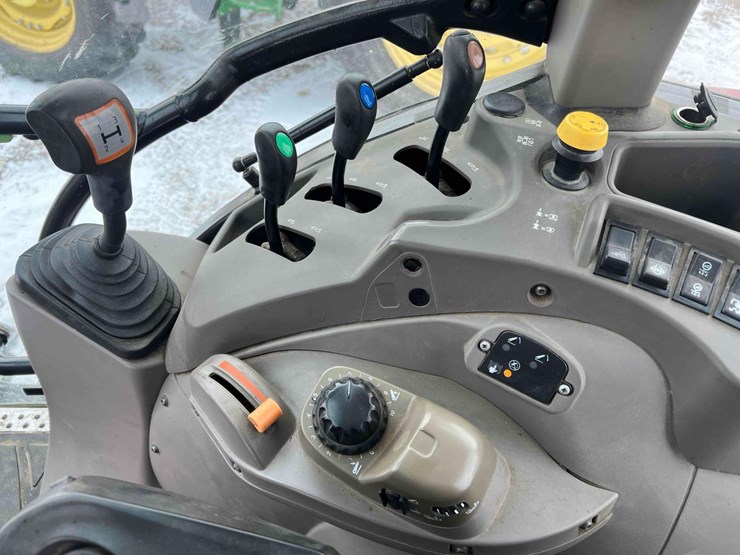 2014-case-farmall-115u-tractor-image-39