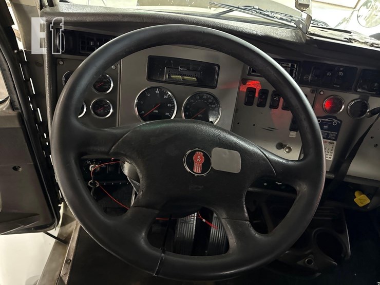 2015-kenworth-t370-image-17