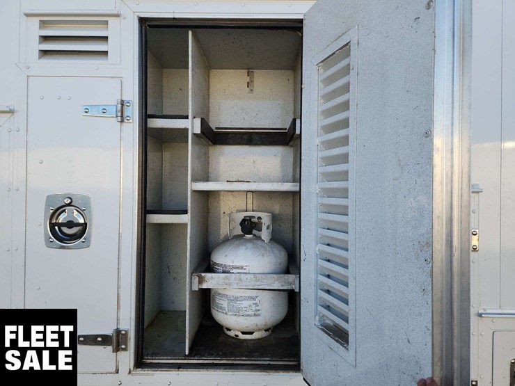 2008-ford-f550-image-33