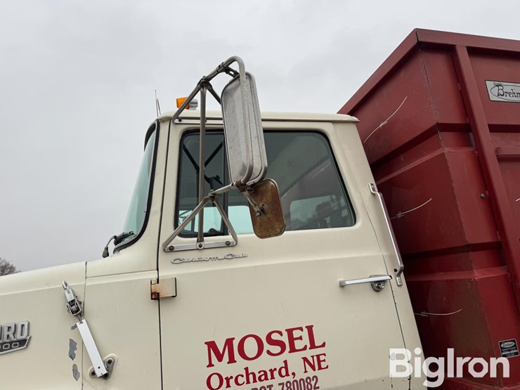 1979-ford-8000-image-13