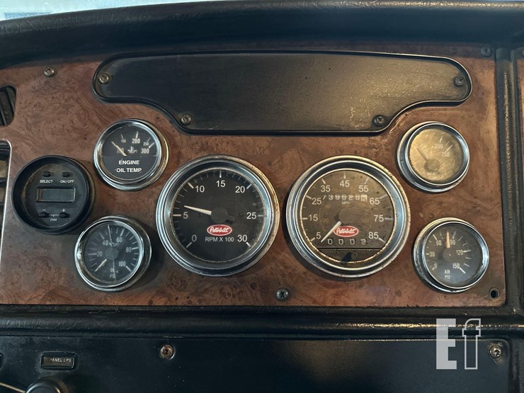 2005-peterbilt-385-image-11