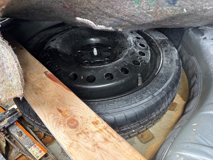 #1114-•-2010-buick-lacrosse-passenger-car-image-18