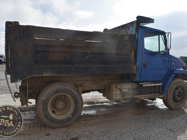 2000-freightliner-fl70-image-7