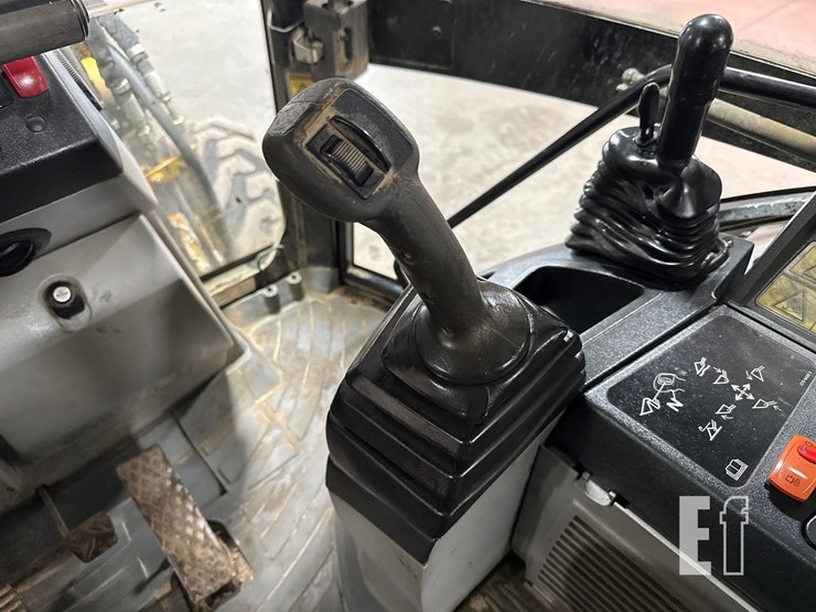 2012-caterpillar-420e-it-image-27