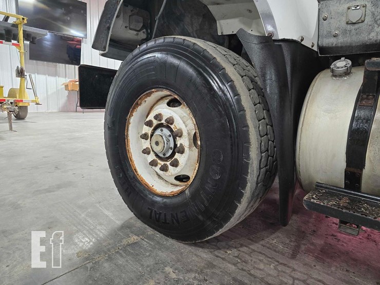 2007-international-7600-image-33