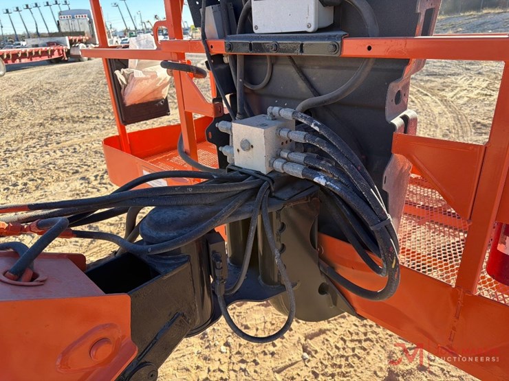 2015-jlg-600s-image-7