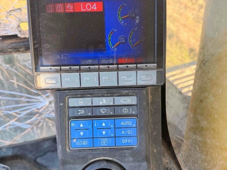 komatsu-pc240-lc-11-image-23