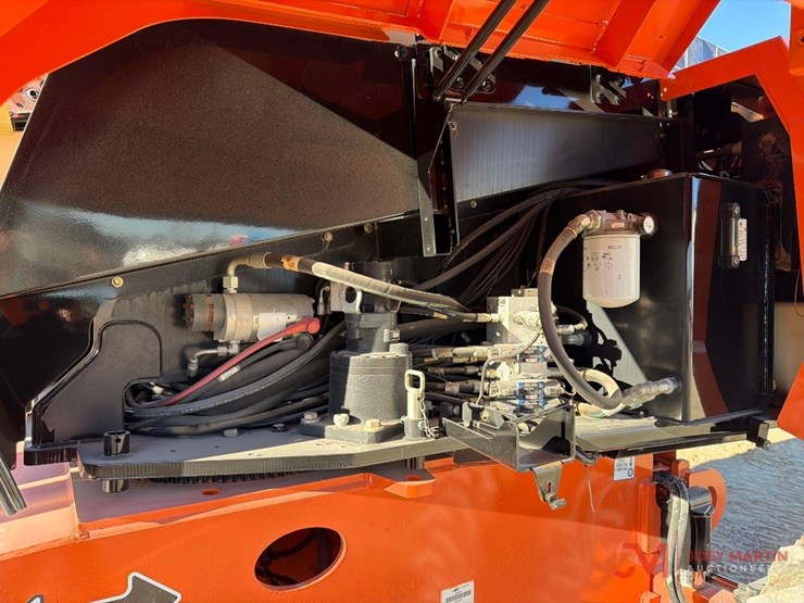 2015-jlg-600s-image-14