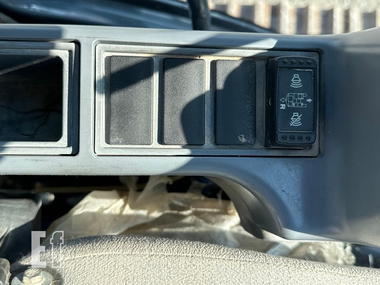 2018-deere-350g-lc-image-24