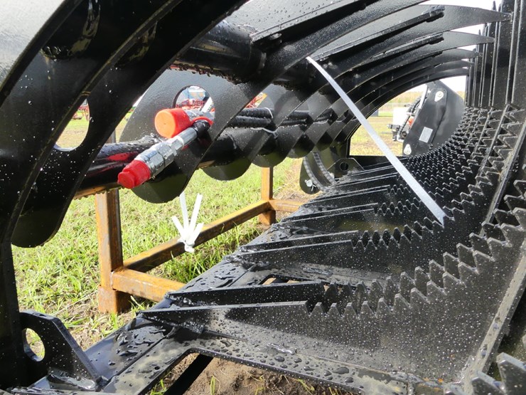 giyi-clg72-qa-72"-curved-log-grabber-image-3