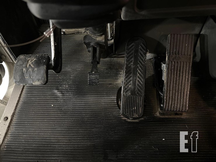 2003-kenworth-t800-image-15