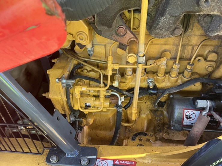 2015-deere-210l-image-26