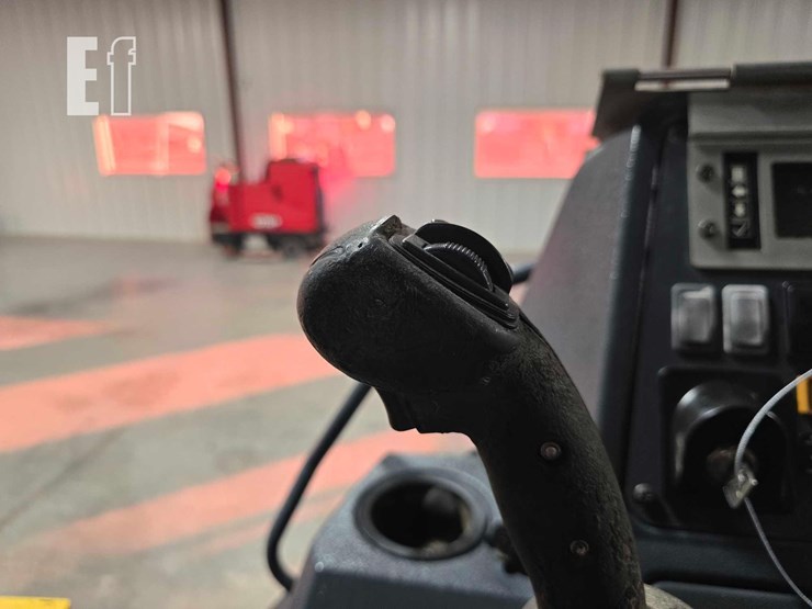 2014-deere-310k-image-21