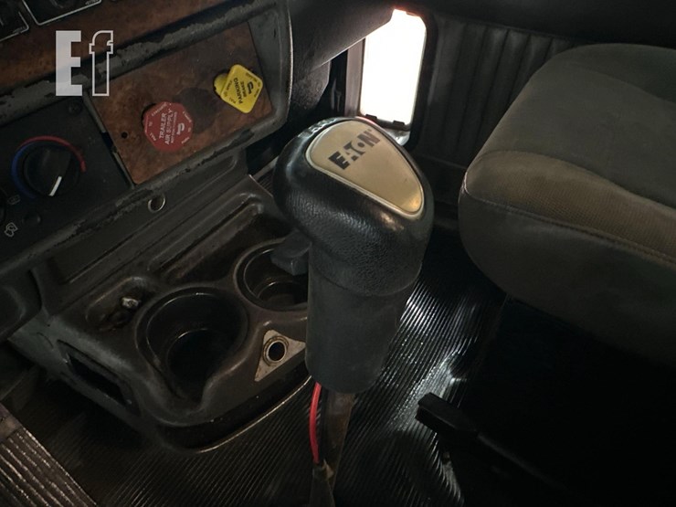 2003-kenworth-t800-image-14