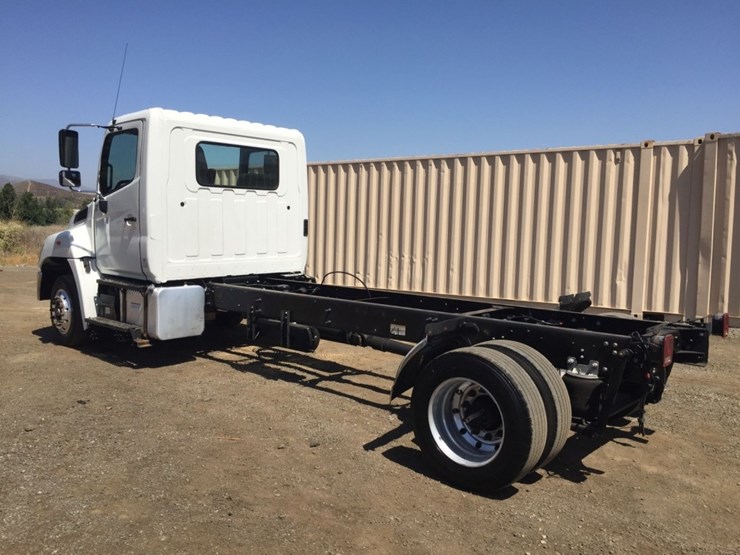 2017-hino-268a-image-4