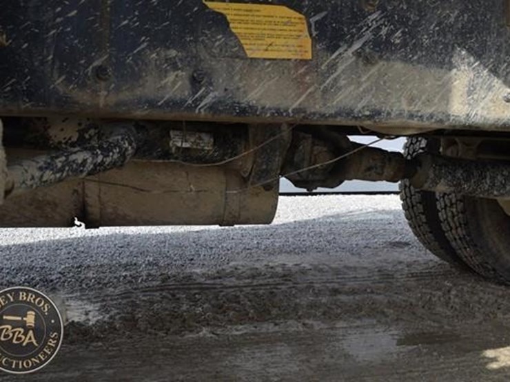 2000-freightliner-fl70-image-21