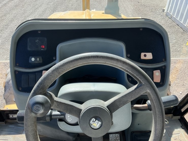 caterpillar-420d-image-25