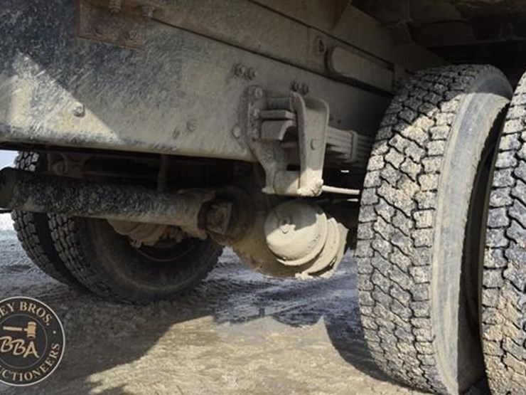 2000-freightliner-fl70-image-20