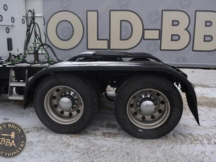 2015-peterbilt-579-image-15