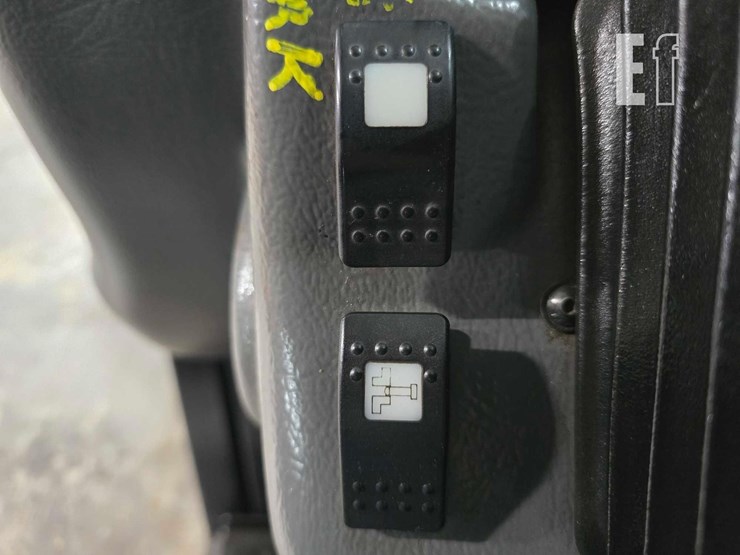 2020-caterpillar-th255c-image-22