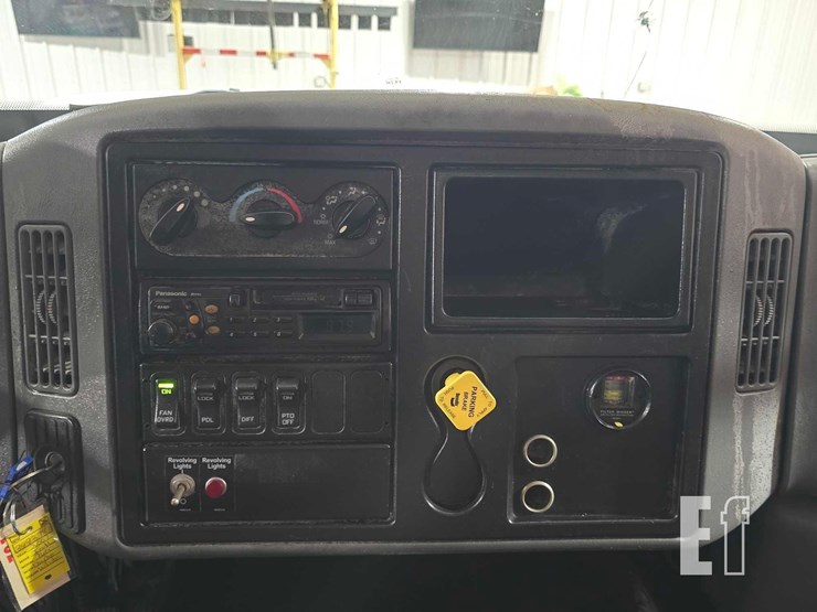 2007-international-7600-image-27