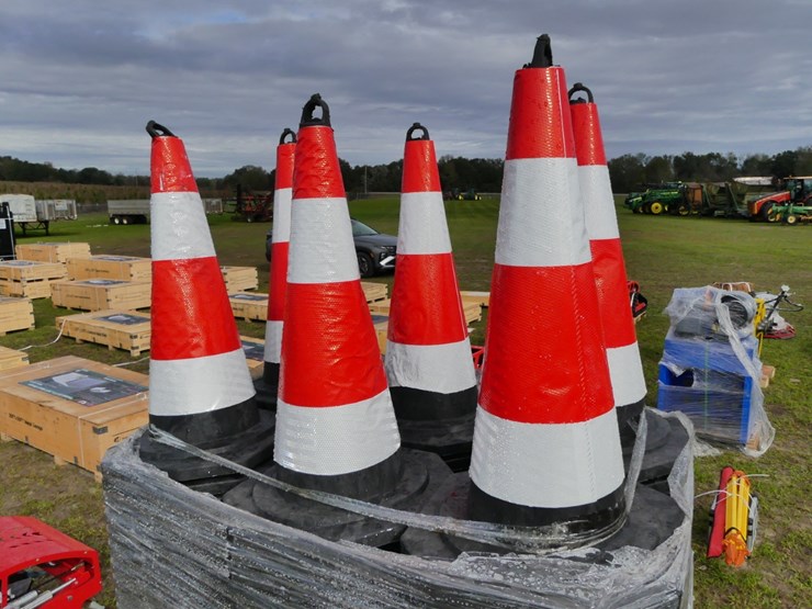 (250)-iranch-safety-traffic-cones-image-2