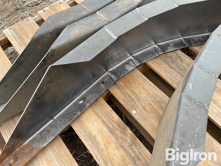 gleaner-combine-straw-spreader-deflectors-image-12