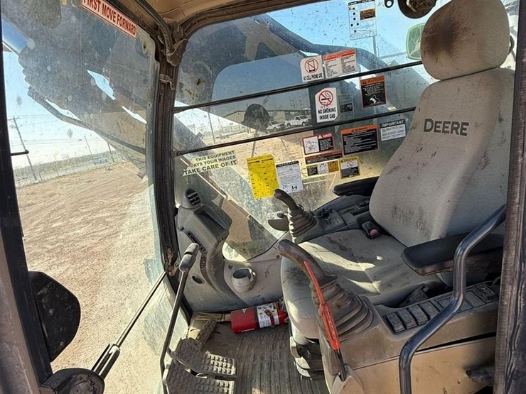 2015-deere-470g-lc-image-9