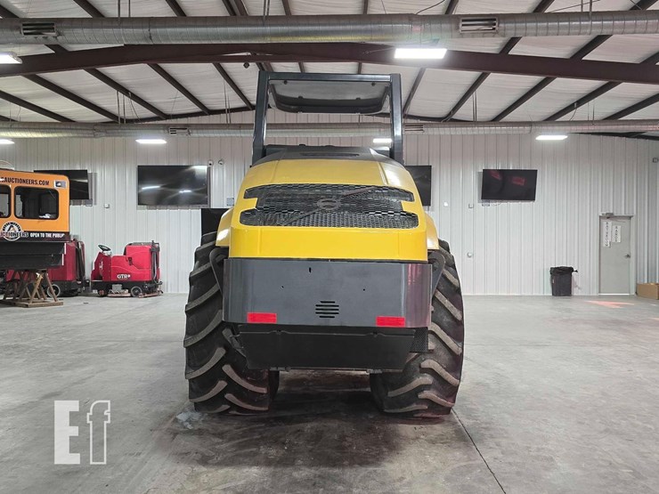 2014-volvo-sd115-image-8