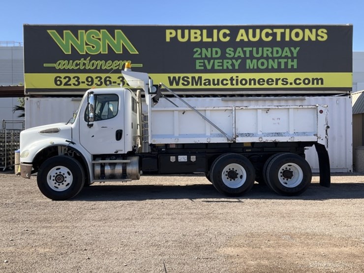 2005-freightliner-m2-dump-truck-image-1