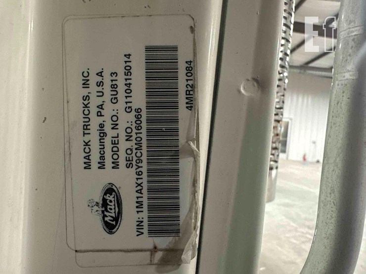 2012-mack-granite-gu813-image-30