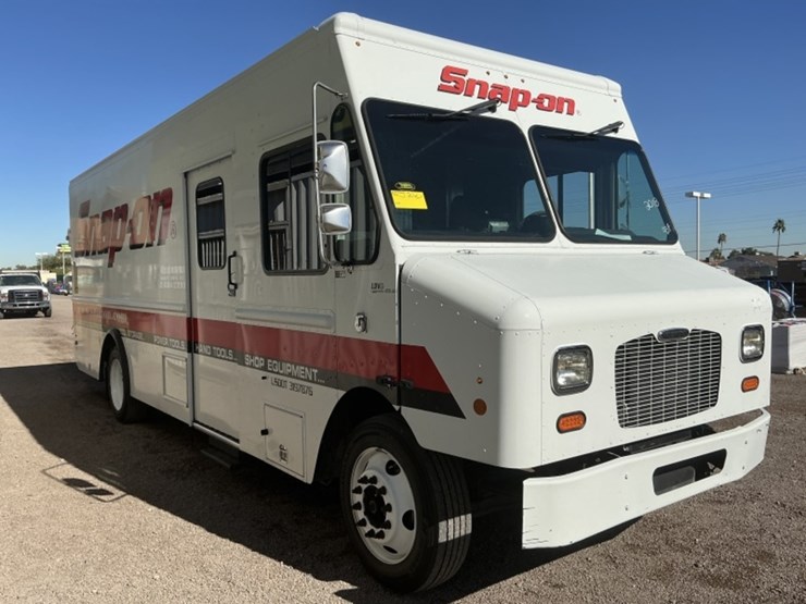 2018-freightliner-mt55-image-4