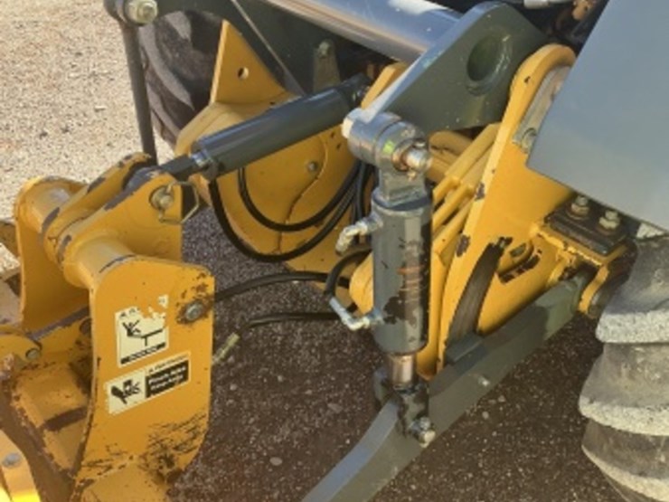 2015-deere-210l-image-13