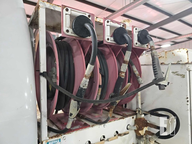 2006-ford-f550-image-19