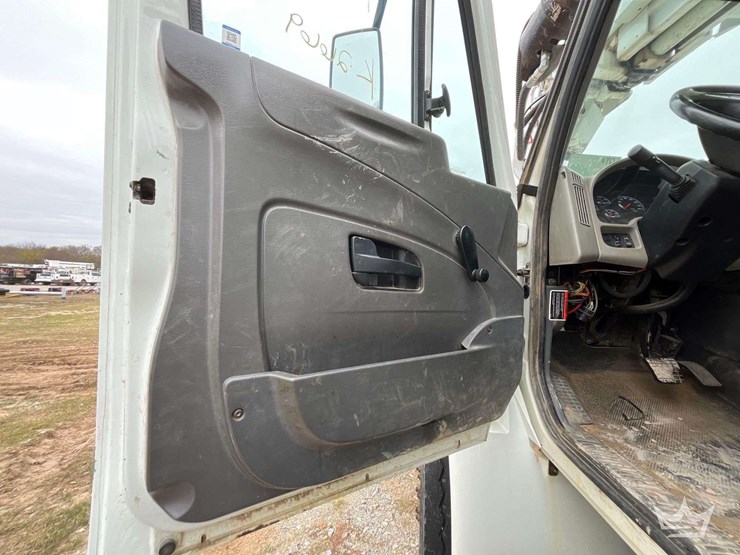 2010-international-durastar-4300-image-6