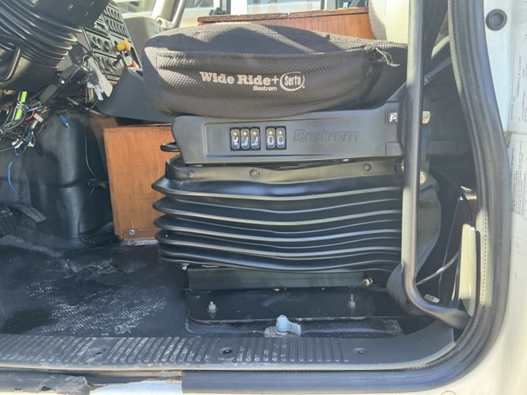 2014-international-7500-u/t-image-35