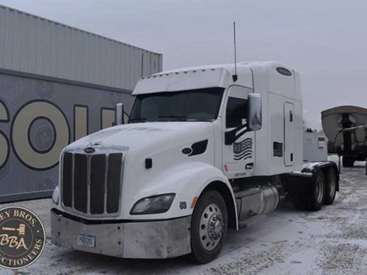 2015-peterbilt-579-image-1